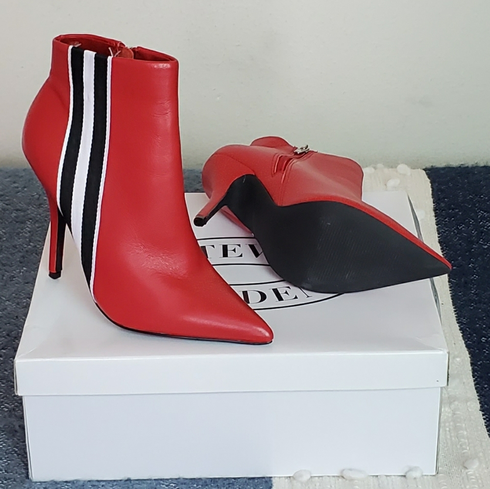 🆕️ STEVE MADDEN KNOCK RED BOOTIES - Picture 5 of 8